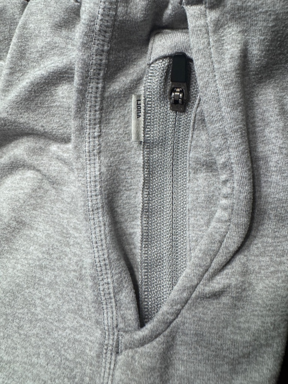 Vuori Halo Performance Shorts Light Heather Gray Women's Size M - Picture 4 of 8